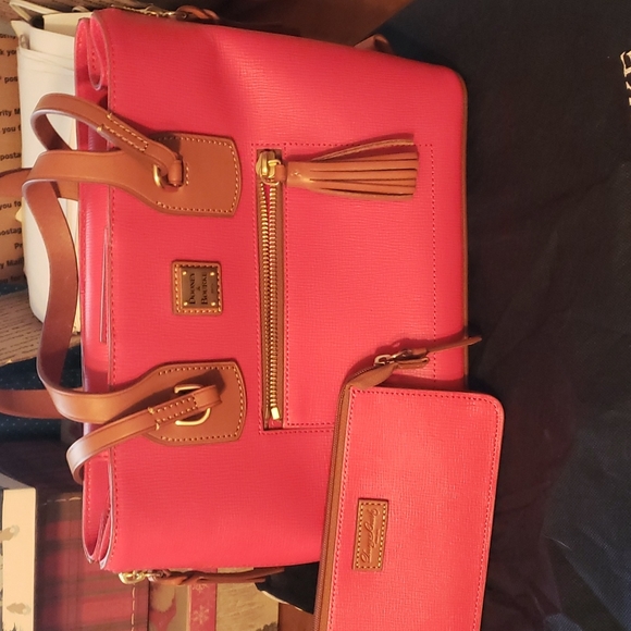 Dooney & Bourke Handbags - Dooney & Bourke Purse